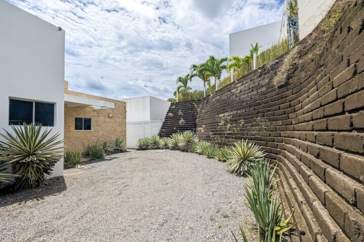 Casa-Vista-al-Mar-en-Colinas-de-Miramar-Entrada-720×480-1