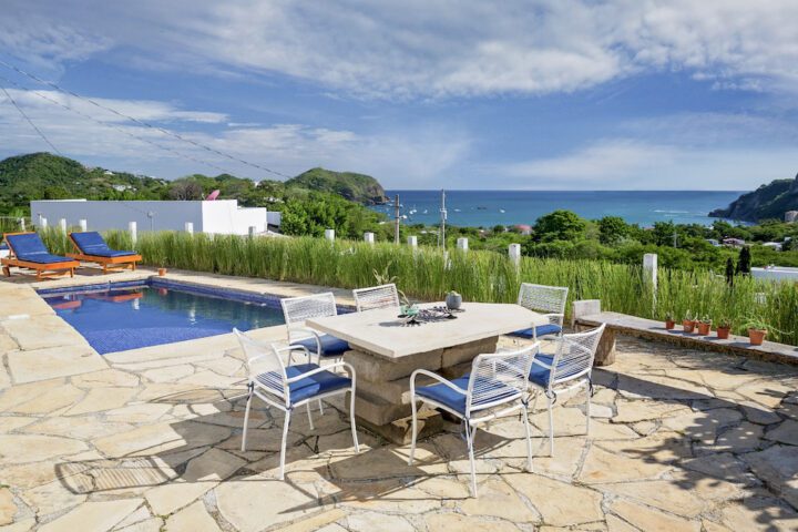 Casa-Vista-al-Mar-en-Colinas-de-Miramar-Piscina-Vista-Ocean-720×480-1